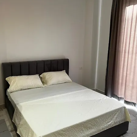 Season Apartment *