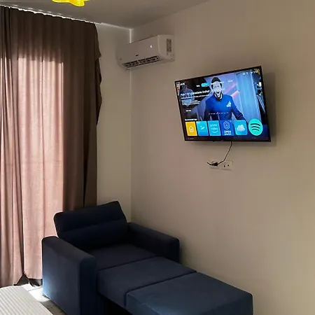 Season Apartment *
